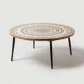 Table basse ronde en bois avec plateau décoratif gravé et pieds en métal noir