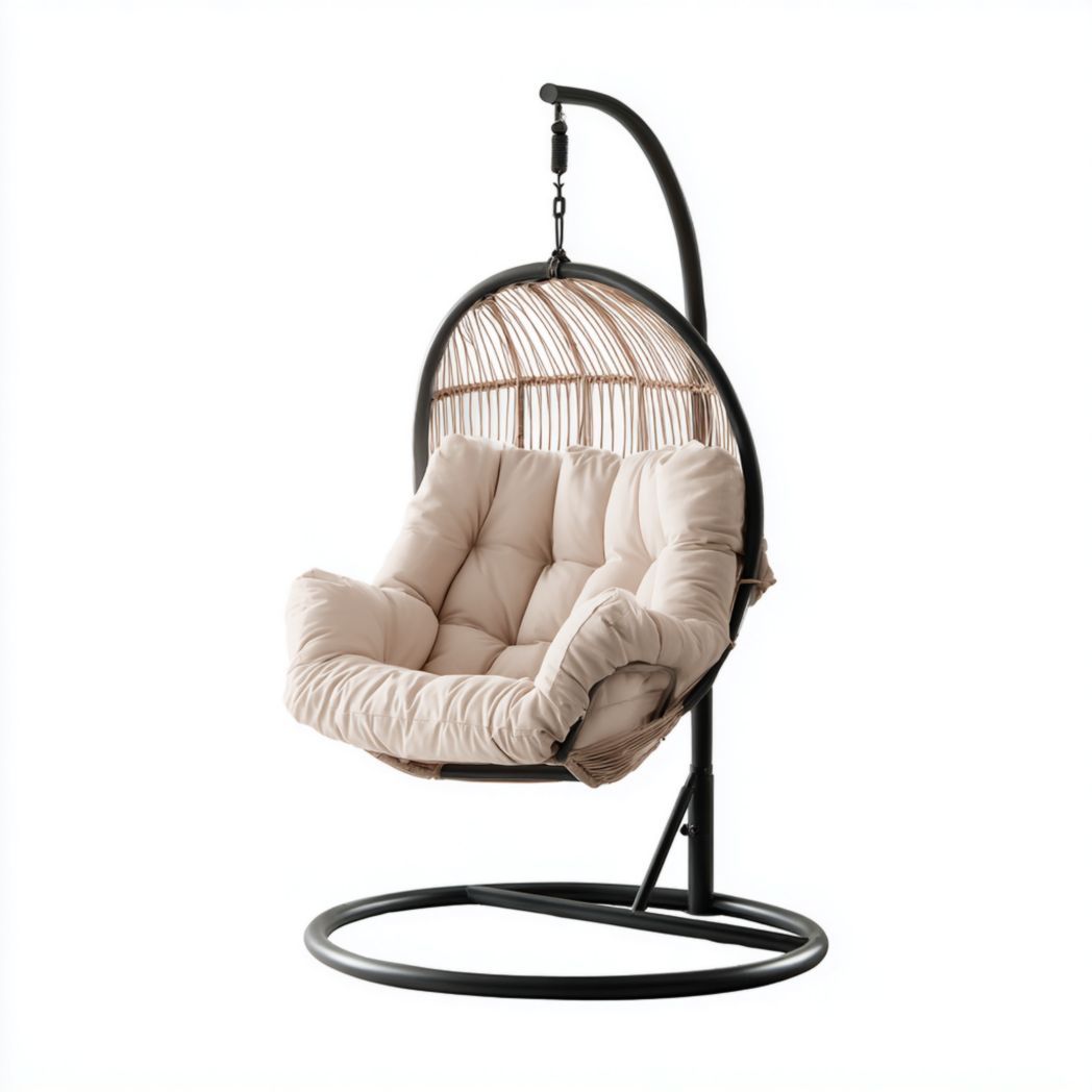 Fauteuil suspendu en rotin avec coussin beige et support en acier