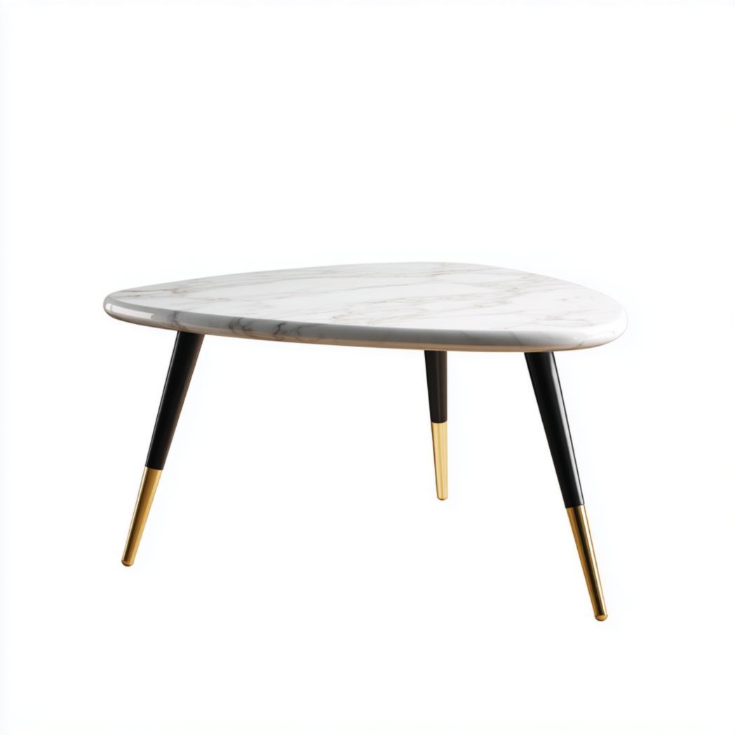 Table basse triangulaire en marbre blanc et pieds en acier noir et doré